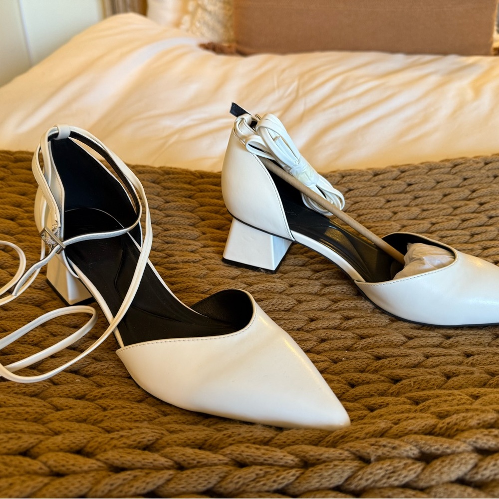 ✨NWT White Ankle Tie Strap Block Heel Pointed Toe Classic Chic Coquette Neutral - Picture 3 of 9